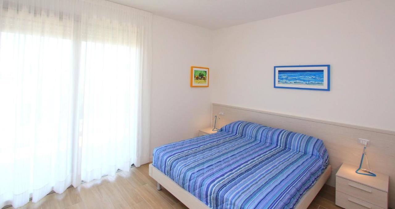 Meris Bibione Buitenkant foto