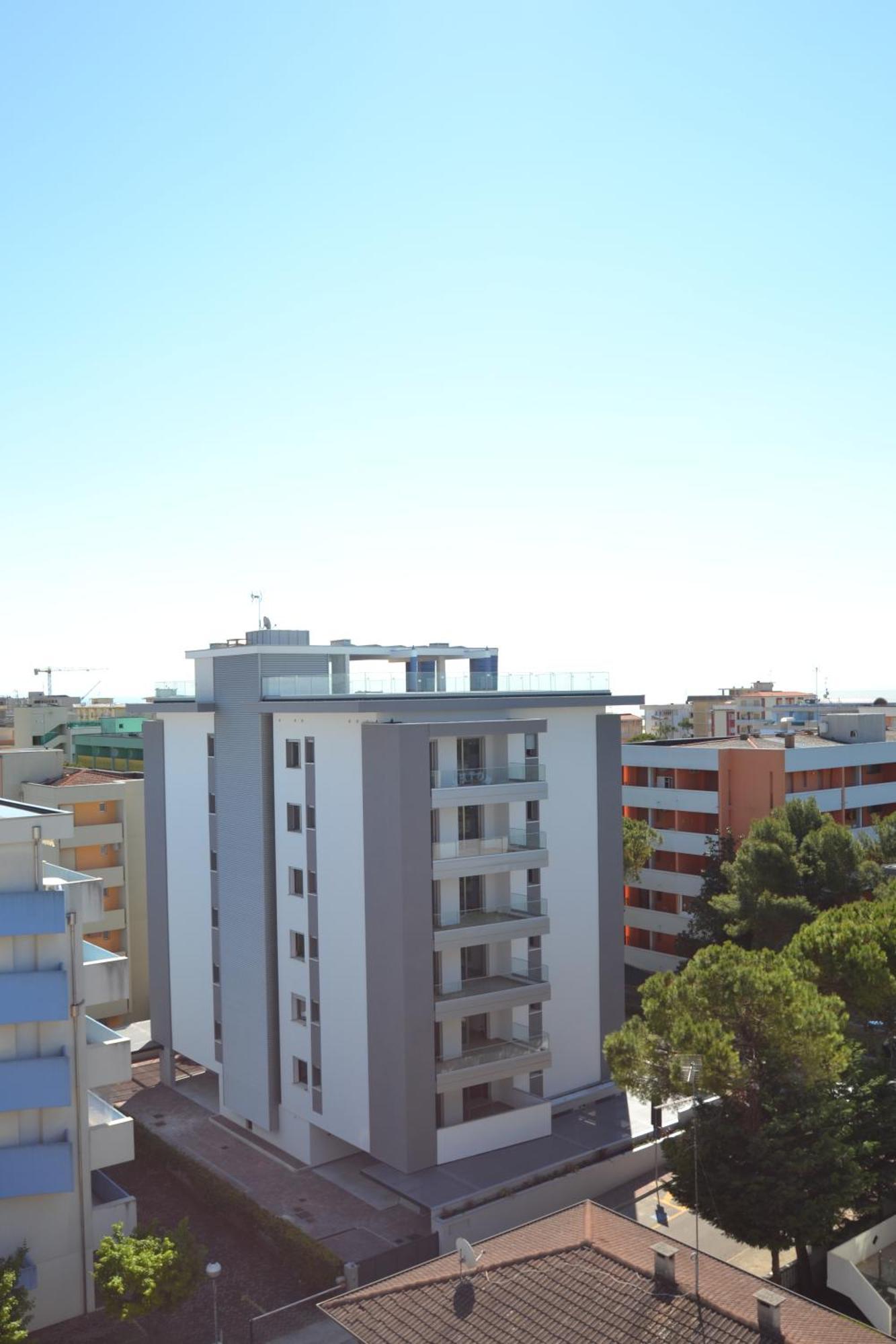 Meris Bibione Buitenkant foto