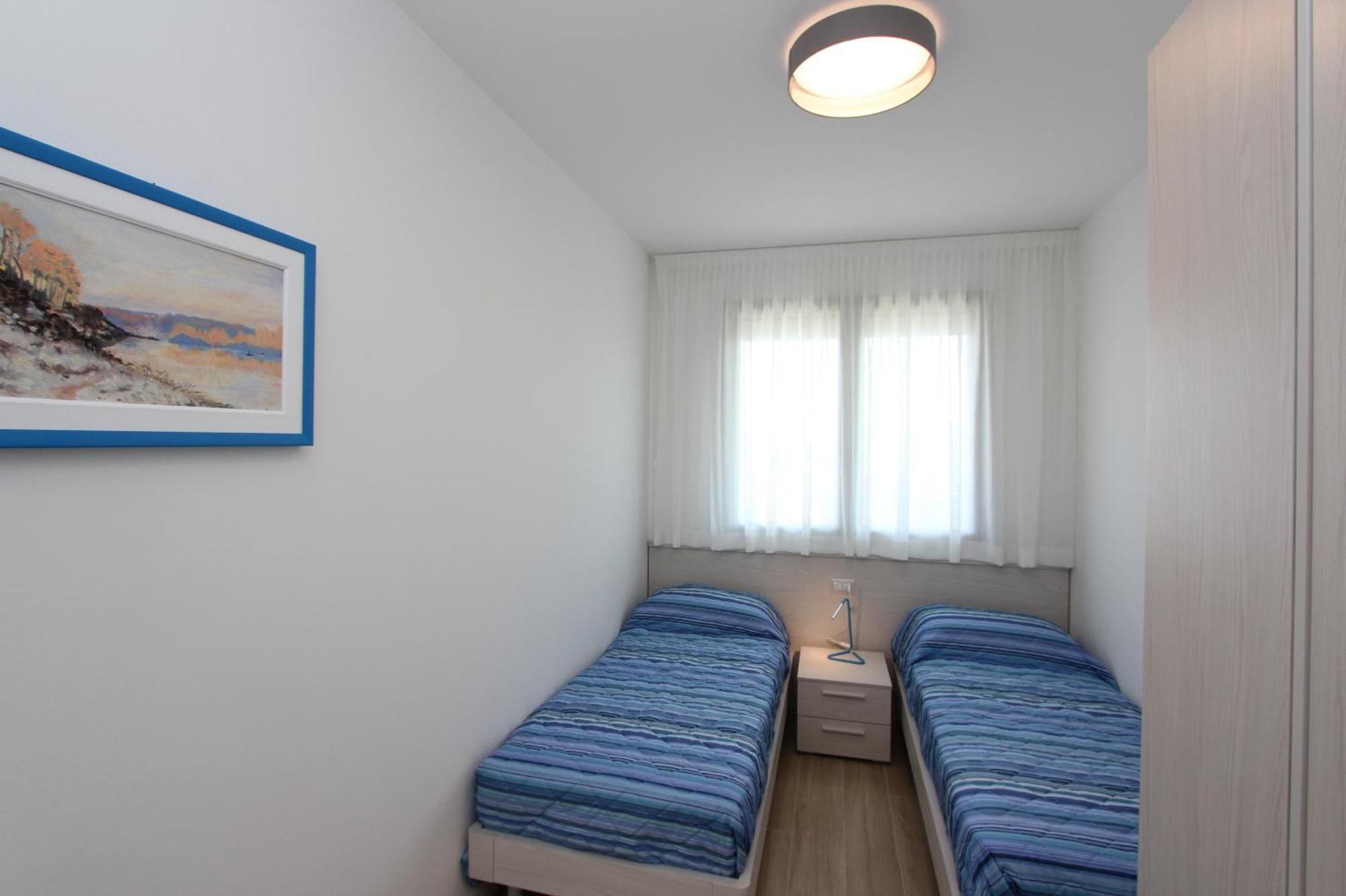 Meris Bibione Buitenkant foto