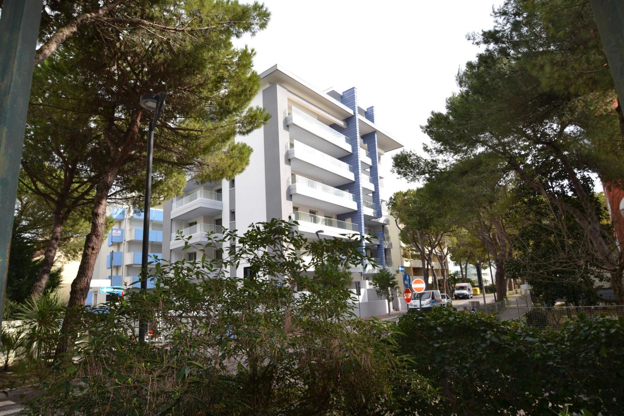 Meris Bibione Buitenkant foto